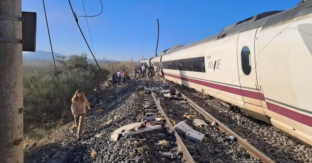 VIDEO Catastrofă feroviară în Spania: cel puțin 46 de morți după ciocnirea a două trenuri de mare viteză