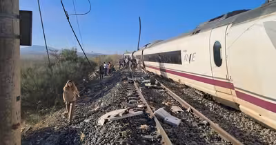 VIDEO Catastrofă feroviară în Spania: cel puțin 46 de morți după ciocnirea a două trenuri de mare viteză