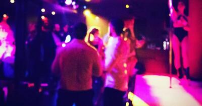 Percheziții la CLUB the Buddhist din Capitală. Acuzații de trafic de persoane, spălare de bani, proxenetism