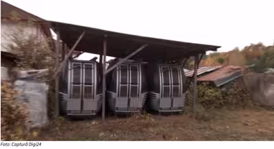 O telegondolă de milioane de euro zace de 12 ani într-un grajd din Argeș