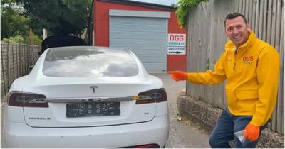 Mecanic român a vrut să repare o Tesla de 4.500 £, dar a descoperit un defect major