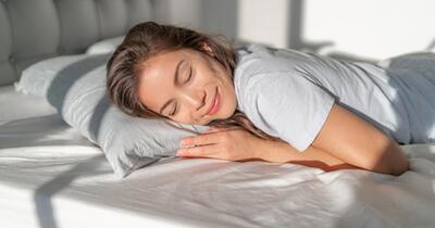 Cum să dormi confortabil în nopțile toride: Ghid de la experți