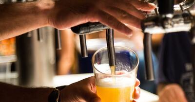 Ingredientul minune care a transformat cea mai populară băutură alcoolică a lumii. Stareța genială care a dat gustul berii moderne