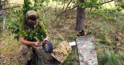 Rusia răspunde dronelor prin bruiaj Starlink; Flota fantomă incendiată în Azov