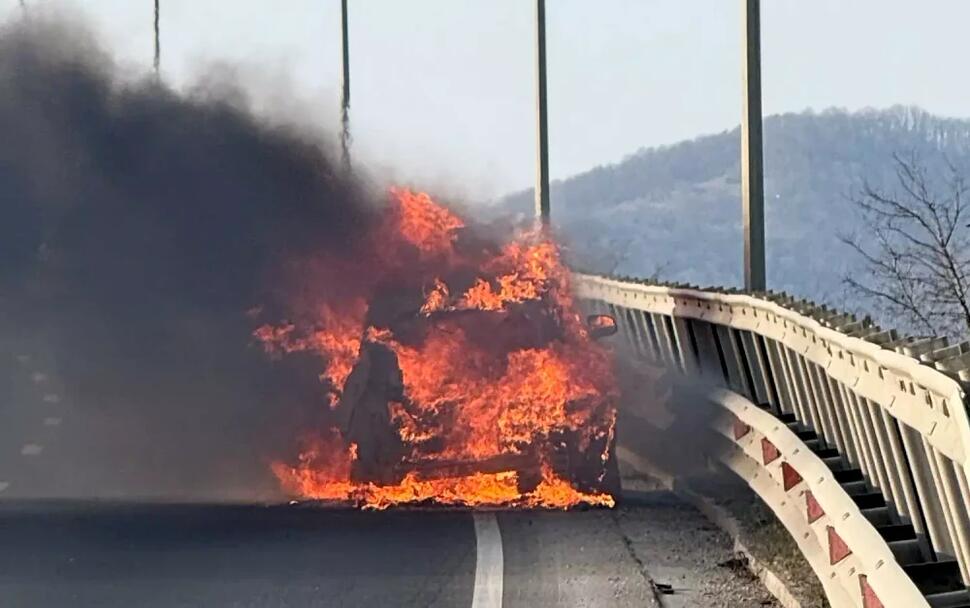 Coșmarul unui român după ce hibridul Toyota i-a luat foc: A plătit rate pentru o mașină inexistentă