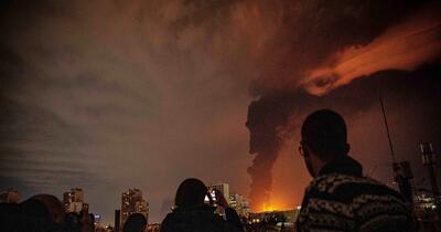 Războiul din Orientul Mijlociu escaladează: rafinării din Iran în flăcări, explozii în Abu Dhabi și turn din Kuweit în flăcări