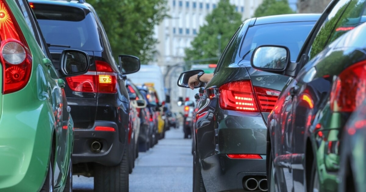 „Comoditatea mașinii personale e de fapt masochism și barosăneală”/Dezbaterea aprinsă despre traficul din București