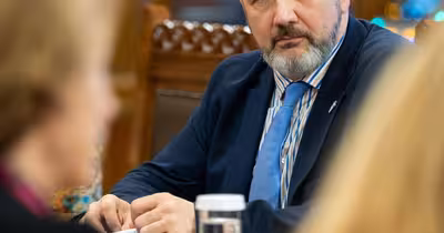 Controlul ghiozdanelor și pedepse duble: măsurile propuse după atacul din Bistrița
