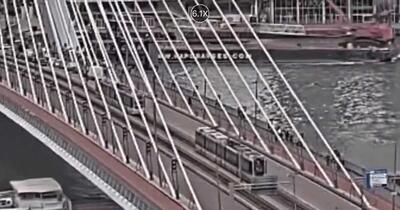 Ciocnire de tramvaie pe Podul Erasmus din Rotterdam: 15 persoane rănite
