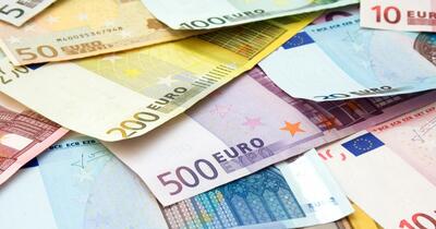 Escrocherie folosită de valutiști în anii ’90: cum a furat un bărbat peste 128.000 de euro de la un proprietar de pensiune, cu metoda geamantanului