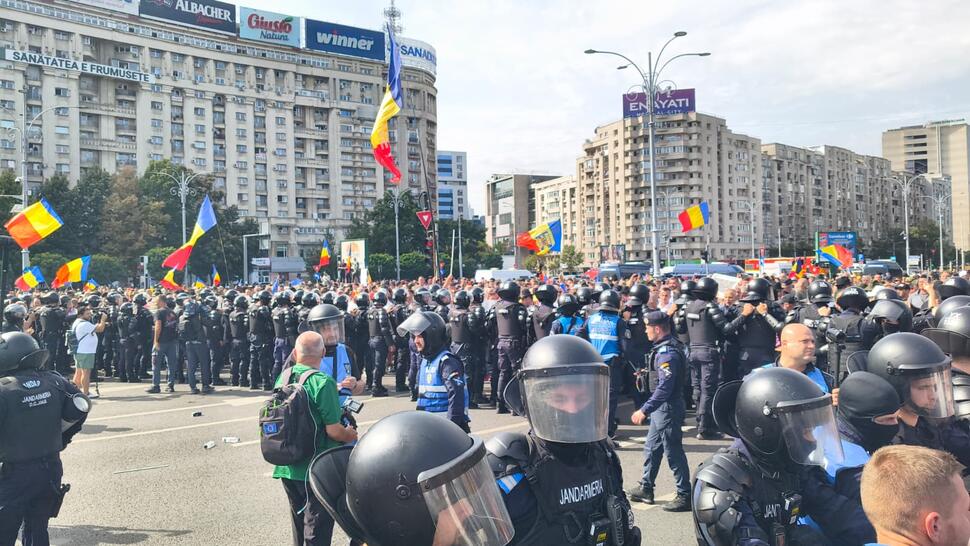 Tensiuni și gaze lacrimogene la protestul oierilor din Piața Victoriei