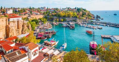 Vacanță transformată în coșmar. Șase români, răniți după o coliziune între două microbuze, în Antalya 