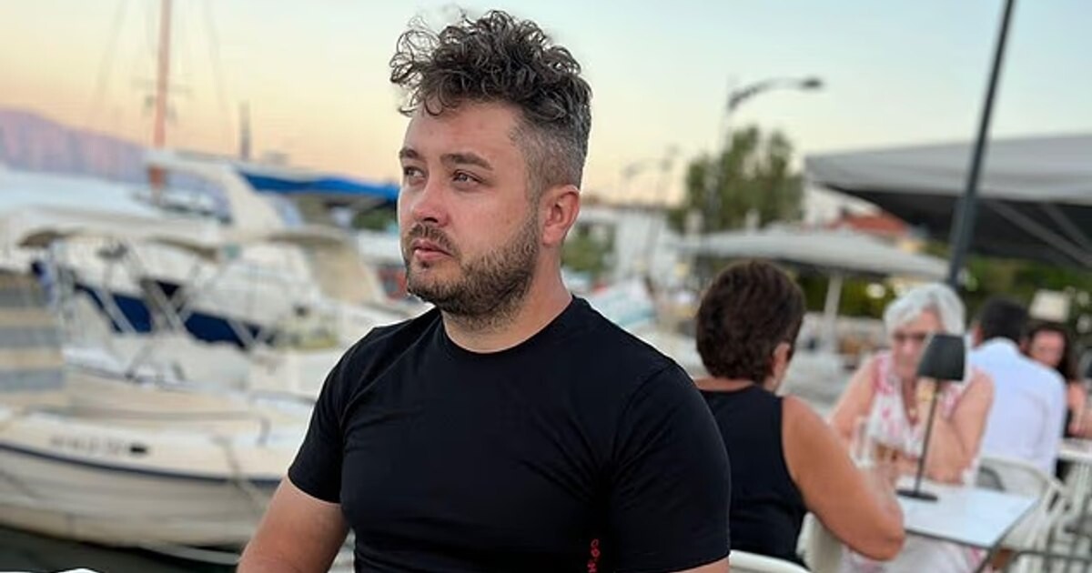 „Este revoltător. Simt că nu mai vreau să locuiesc aici”/Vecinii, supărați pe un român din Marea Britanie care nu vrea să își dărâme garajul construit ilegal