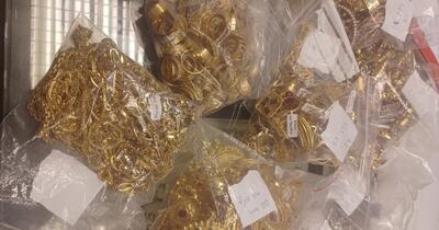 Captură de aproape 6 kilograme de aur și diamante fără acte, în Călărași. ANAF a predat metalul prețios Trezoreriei Statului