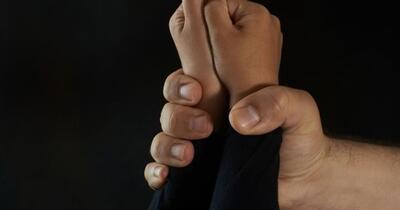 Membru AUR, acuzat că ar fi agresat sexual o femeie imobilizată la pat: „Mama a țipat după ajutor”