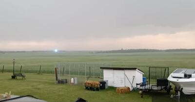 Imagini spectaculoase cu o sferă misterioasă pe cer. Fenomen rar surprins pe cameră în Canada