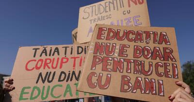 Noua lege a salarizării ar putea declanșa un val de pensionări în rândul profesorilor cu experiență