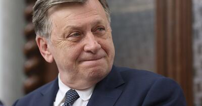 Crin Antonescu taxează dur PNL înainte de votul pentru Guvernul Mureșan