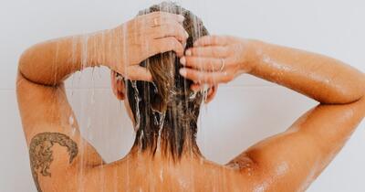 Faci duș prea des? Dermatologii au numit cele 5 semne ascunse care îți arată că ai exagerat cu igiena