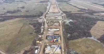 Pas important pe Autostrada Sibiu - Făgăraș: Au fost montate primele grinzi de beton pe tronsonul dintre Avrig și Arpașu de Jos