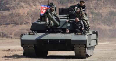 Kim Jong-Un și-a lăsat fiica adolescentă să conducă un tanc în timpul unui exercițiu militar