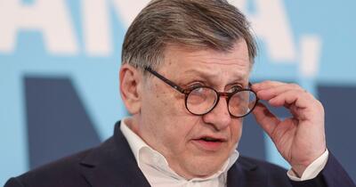 Crin Antonescu crede că deși coaliția „nu merge”, guvernul va supraviețui: „Bolojan e USR-ist de bunăvoie şi cu plăcere”