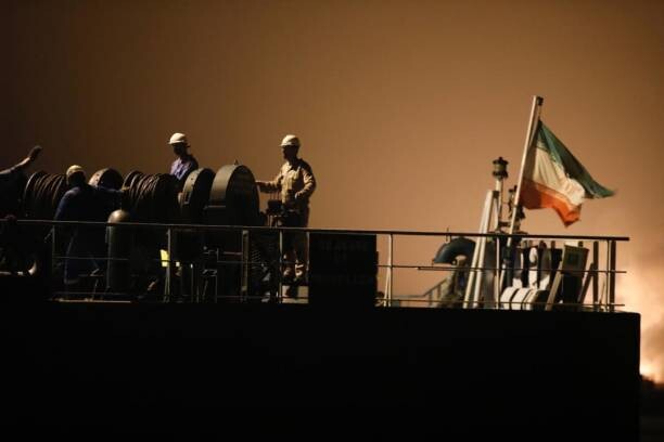 Asta e de noaptea minții/„Administrația Trump practic imploră Iranul să vândă petrol”