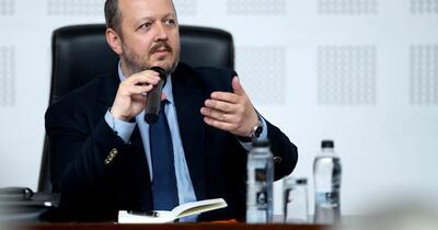 Prima „demisie” din echipa lui Eugen Tomac înaintea votului de învestitură. Adrian Papahagi se retrage: „Mă depășește”