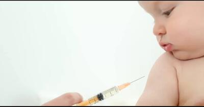 O nouă teorie conspiraționistă câștigă teren în România. Cum își pun unii părinți nou-născuții în pericol refuzând injecția cu vitamina K