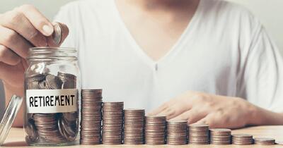 9 milioane de români, vizați de scăderile la pensii. Care este, de fapt, legătura dintre război și Pilonul II