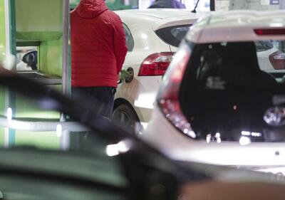 Benzina atinge un maxim istoric în România, iar motorina sare de pragul de 10 lei