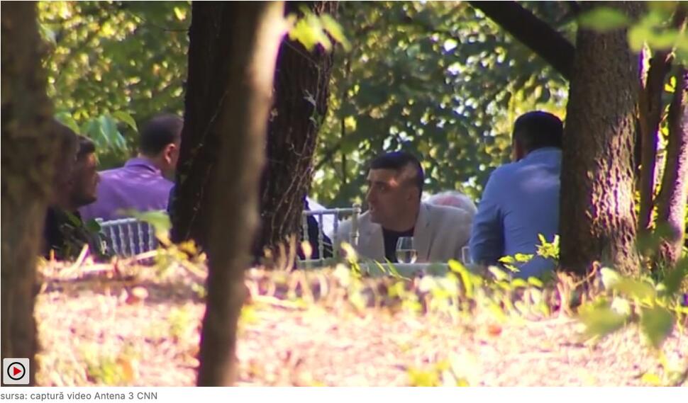 Antena 3 spune că liderul AUR dă o petrecere mare în nordul Capitalei de ziua de naştere și le cere invitaţilor bani pentru fiul său, în loc de cadouri