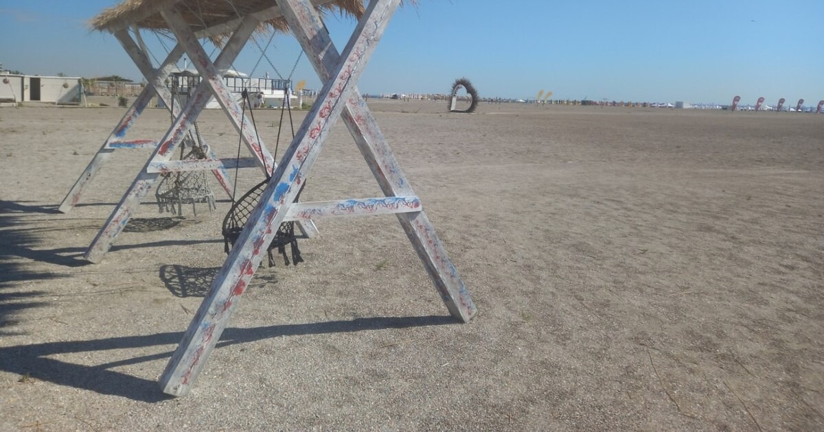 Cum a ajuns Mamaia o ruină scumpă: privatizări haotice și plaje pustiite