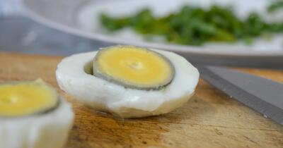 Detaliul de pe gălbenușul oului fiert: ce înseamnă inelul verzui, cât de sigure sunt ouăle pentru consum și de ce apare