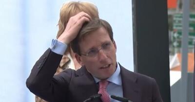 Imagini virale cu primarul Madridului, „lovit de noroc” în timpul unui discurs