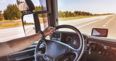 Transportatorii români caută soluții în Asia pentru criza șoferilor, amplificată de noile reguli