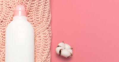 Un produs popular devine opțional pentru tot mai mulți români: „Folosesc oțet în ciclul de clătire, mult mai ieftin și natural”