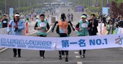 Un robot umanoid a depășit recordul mondial uman la semimaraton. Demonstrație spectaculoasă de tehnologie la Beijing