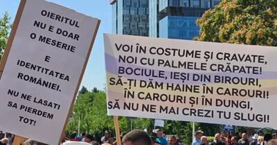 Tensiuni în Piața Victoriei: fermierii refuză țarcurile Jandarmeriei