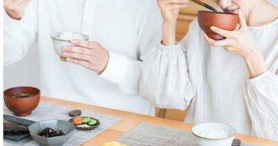 Regula de aur din Japonia care te ajută să slăbești natural fără dietă și fără efort. Cum funcționează „80% sătul”