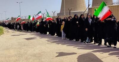 VIDEO Cum își protejează iranienii infrastructura critică: lanțuri umane s-au format la centrale electrice şi pe poduri