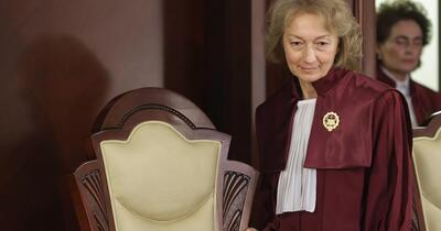 Întâlnirea discretă dintre șefa CCR și premierul interimar, înainte de decizia legii integrității, stârnește controverse