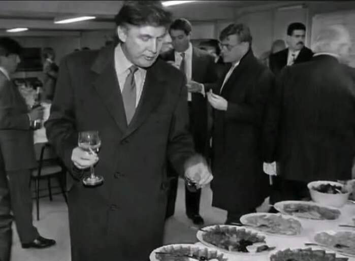 Da, este Trump la Moscova. Este de amintit ce-a făcut după ce s-a întors de acolo...