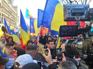 Războiul partidelor tradiționale propulsează populismul: AUR crește și se apropie de suma PSD, PNL, USR