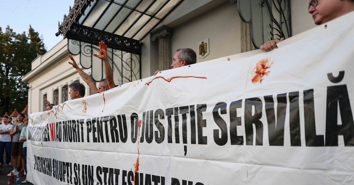 Protest la Cotroceni: Societatea civilă îl acuză pe Nicușor Dan de „trădare” în cazul șefului SPP