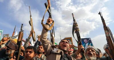 Infrastructura petrolieră a Arabiei Saudite, atacată masiv de rebelii houthi
