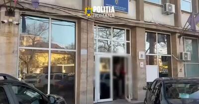Violatori în Capitală: un bărbat de 58 și vecinul său, de 80 de ani, au abuzat o fetiță de 9 ani. Anchetatorii se tem că lista victimelor este lungă și fac apel către populație
