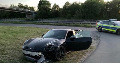 Mister pe o autostradă din Germania: un șofer și-a abandonat bolidul de sute de mii de euro după un accident