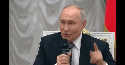  „Nebunia progresează”/Moment de neputință la Kremlin: Putin a fost pus în dificultate în fața ofițerilor săi