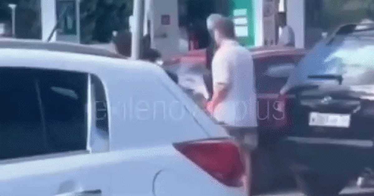 Rusia: Criză de benzină cu cozi de 5 ore, violență și amenzi pentru reclamații
